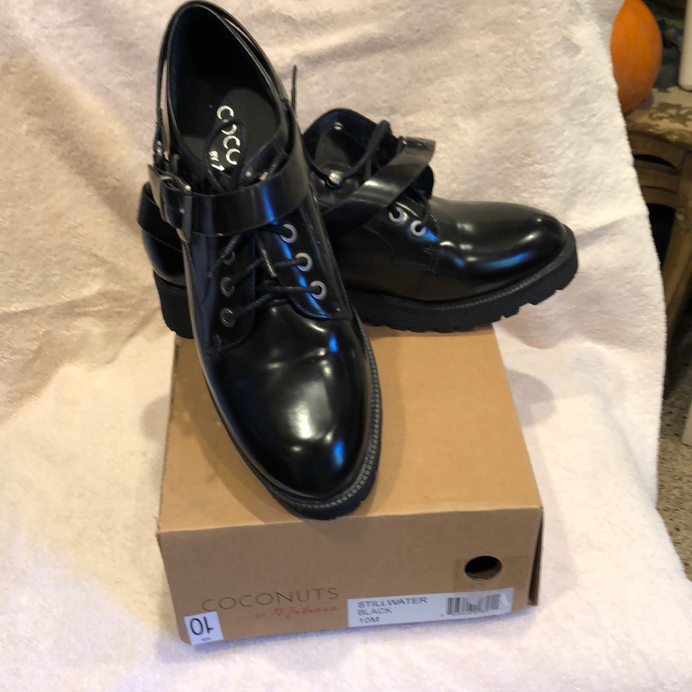 NWOT Coconuts by Matisse “Stillwater” black lug sole shoes woman’s size 10 w/box